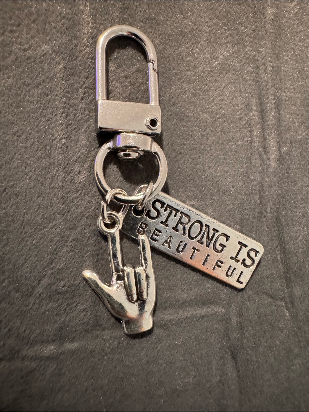 🤟🏻 Silver 'STRONG IS BEAUTIFUL' Key & Hand Charm🤟🏻